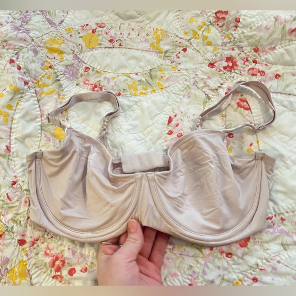 Super silky no padding, perfect t shirt bra